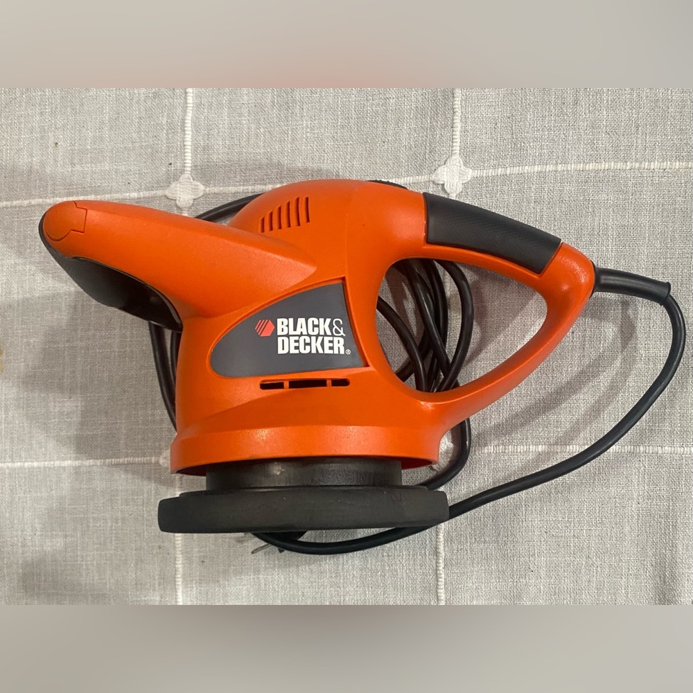 Black & Decker 6-Inch Electric Random Orbit Waxer & Polisher